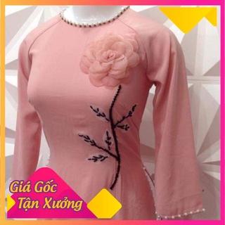 Áo dài màu hồng đính hoa