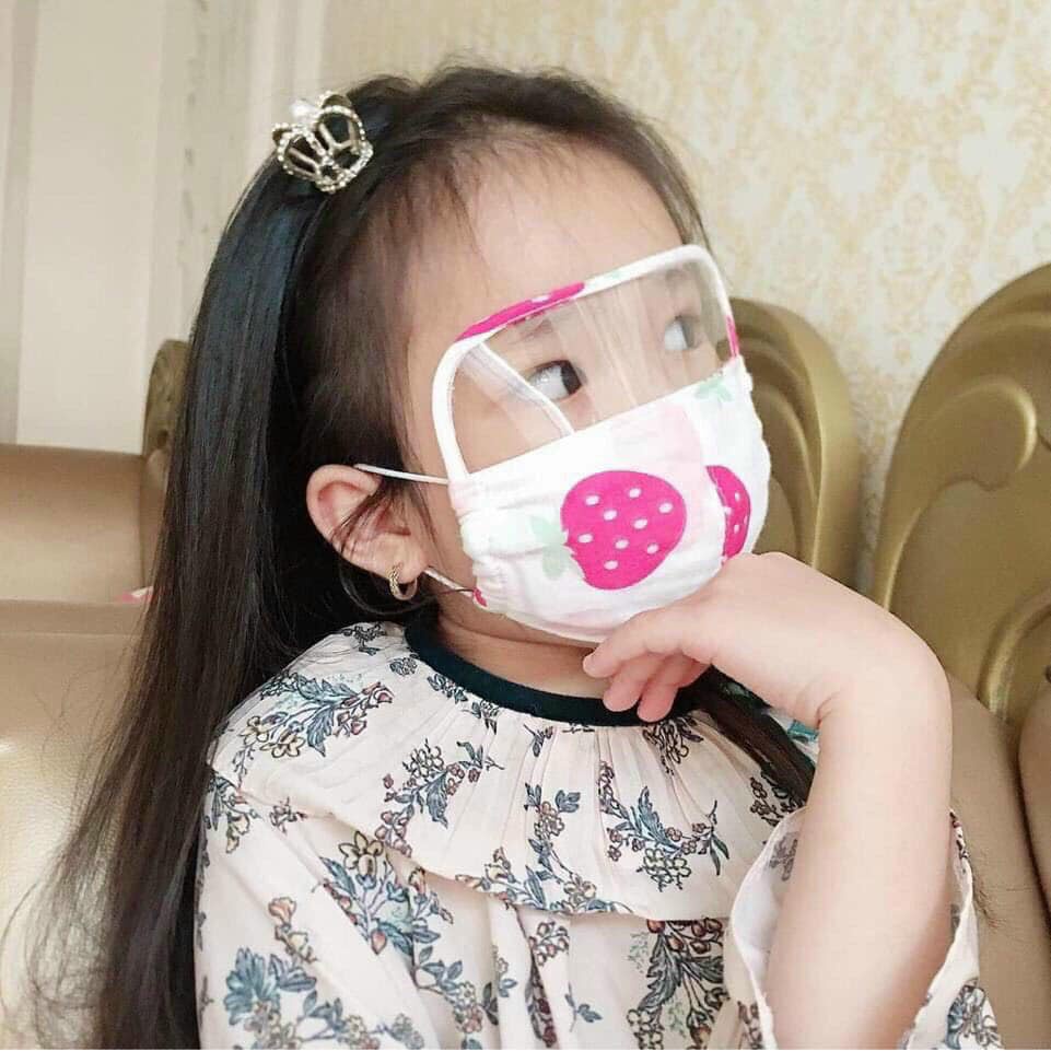Khẩu trang có kính cho bé