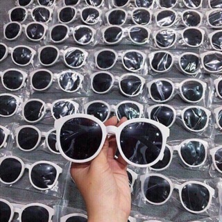 KÍNH V TRÒN TRẮNG VẠN NGƯỜI MÊ