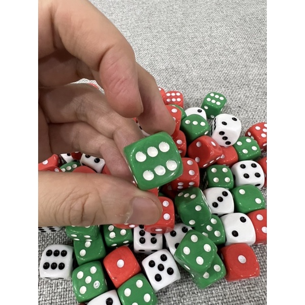 Xúc xắc siêu to đẹp để chơi các loại games 16mm cạnh tròn màu đục siêu đẹp