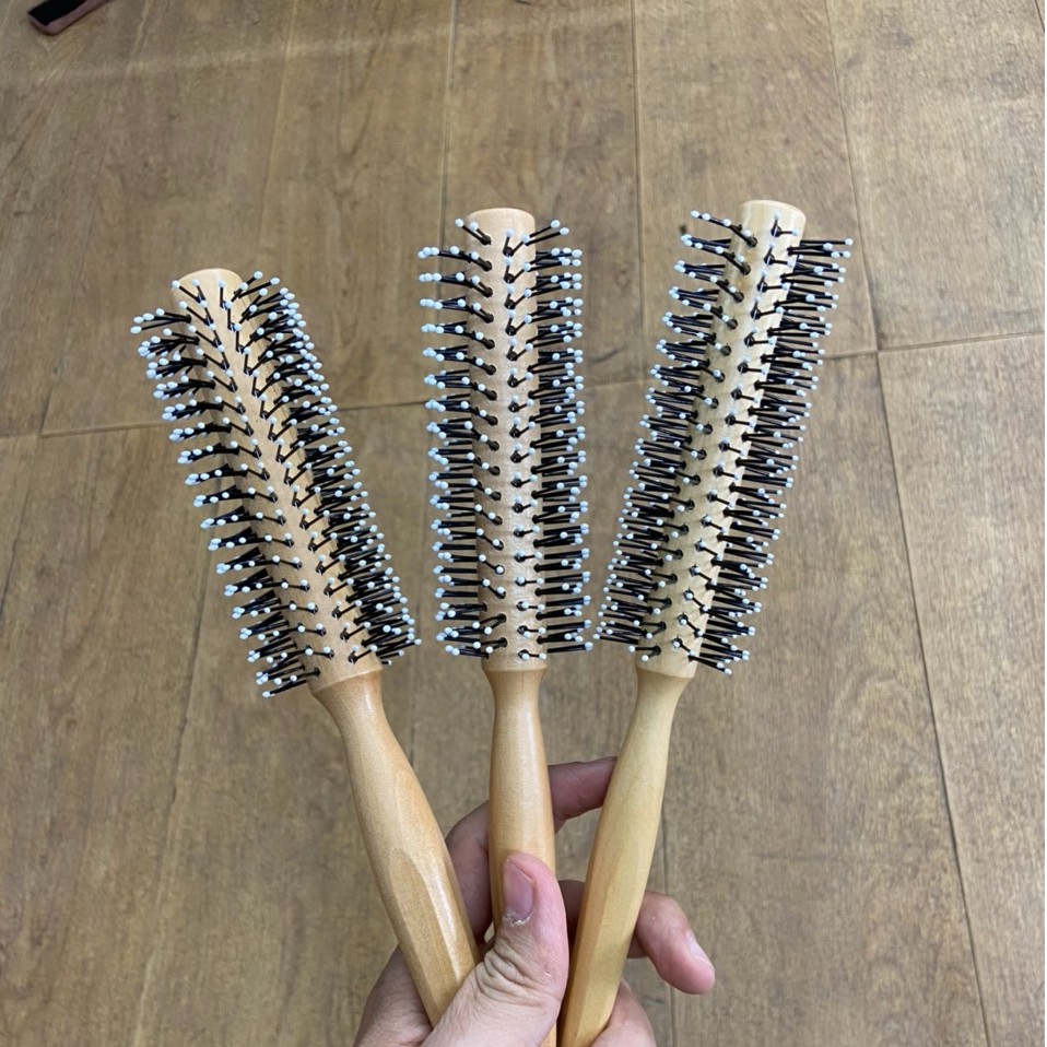 Lược gỗ tròn hỗ trợ tạo kiểu và làm phồng tóc