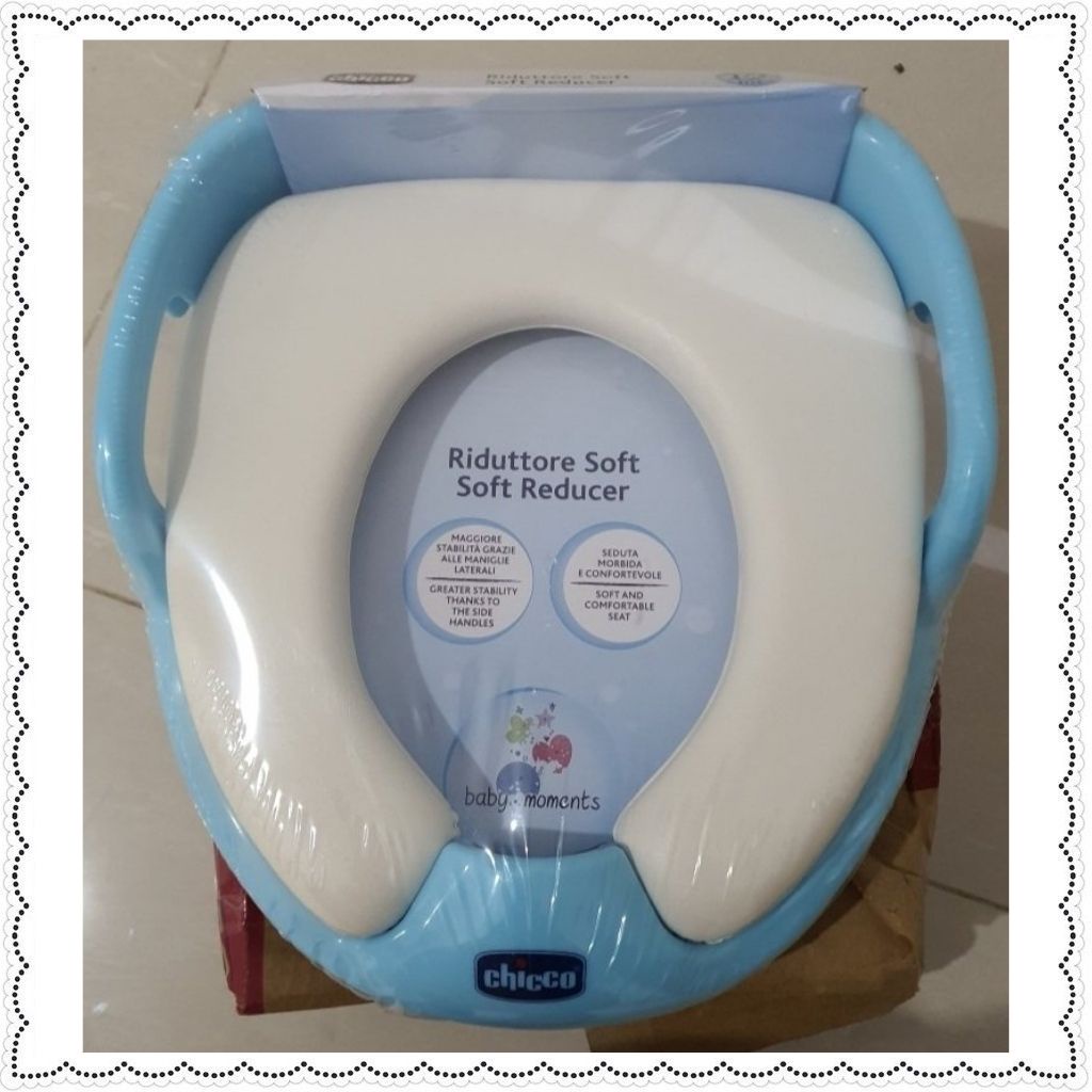Bệ ngồi bồn cầu cho bé Chicco chống lạnh mông cho bé tự đi vệ sinh độc lập từ 1-5 tuổi bệ lót toilet có tay nắm