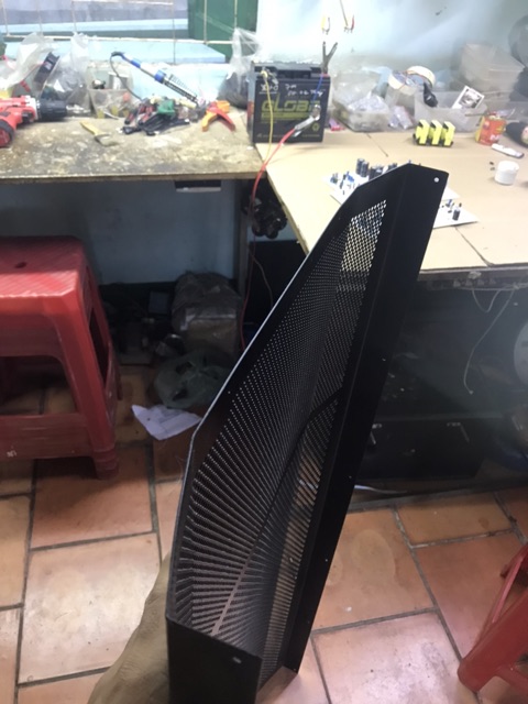 Lưới loa bốn tất đôi một chiếc