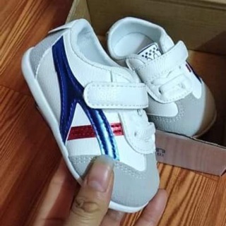 Dày thể thao tập đi cho bé