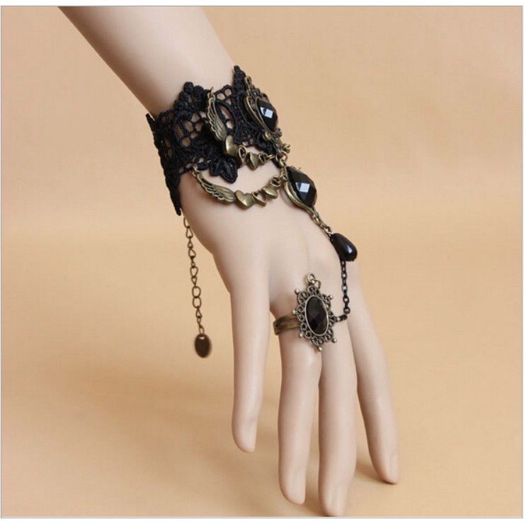 Vòng tay choker hình trái tim cổ điển