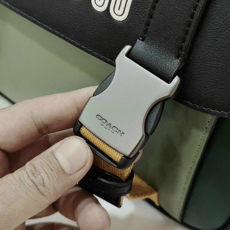 Túi đeo chéo Coach Patch dành cho nam sành điệu