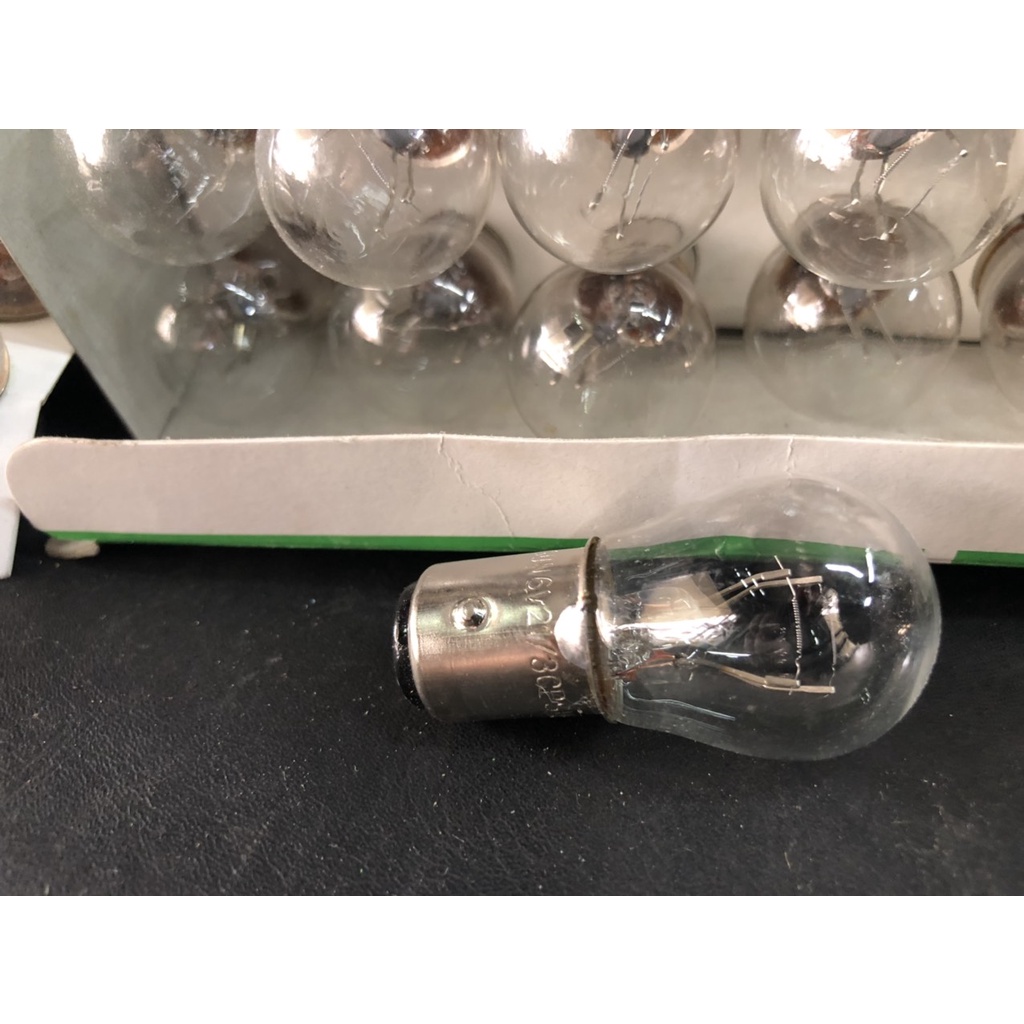 01 Bóng đèn hậu  6V cho xe honda 67- cub dùng điện má vít 6v