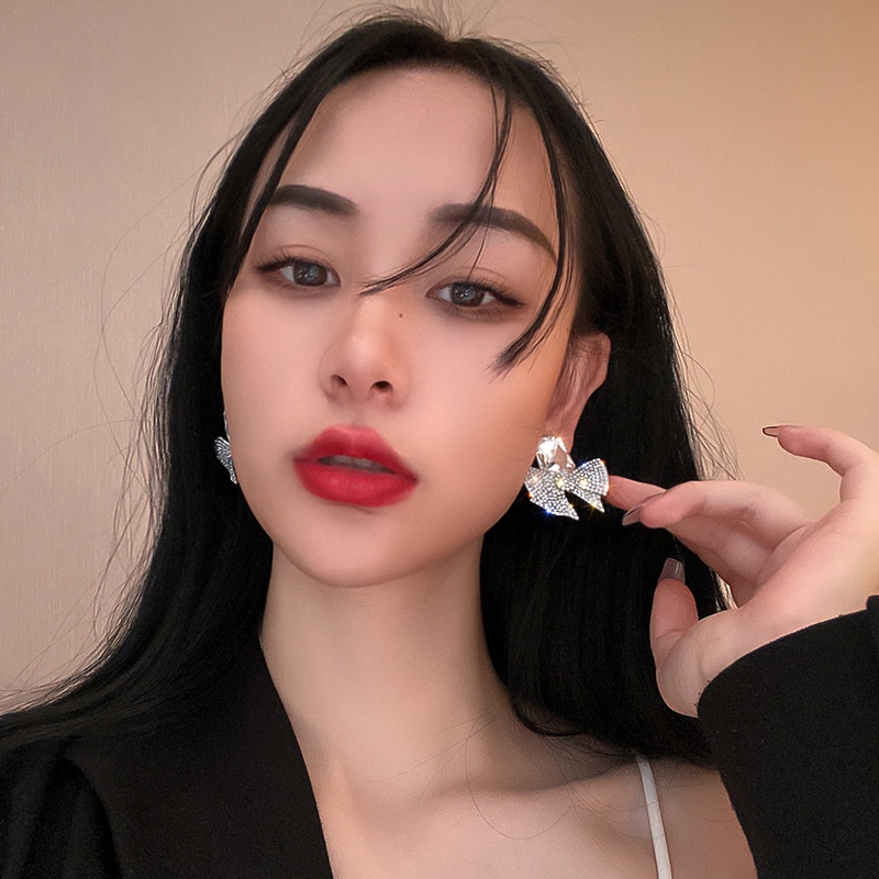 Bông Tai Hình Nơ Đính Đá Pha Lê Thời Trang Ngọt Ngào Phổ Biến