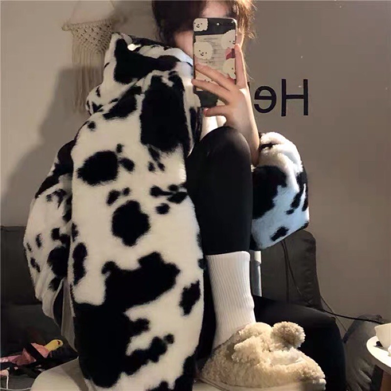 Áo khoác lông hoạ tiết bò sữa