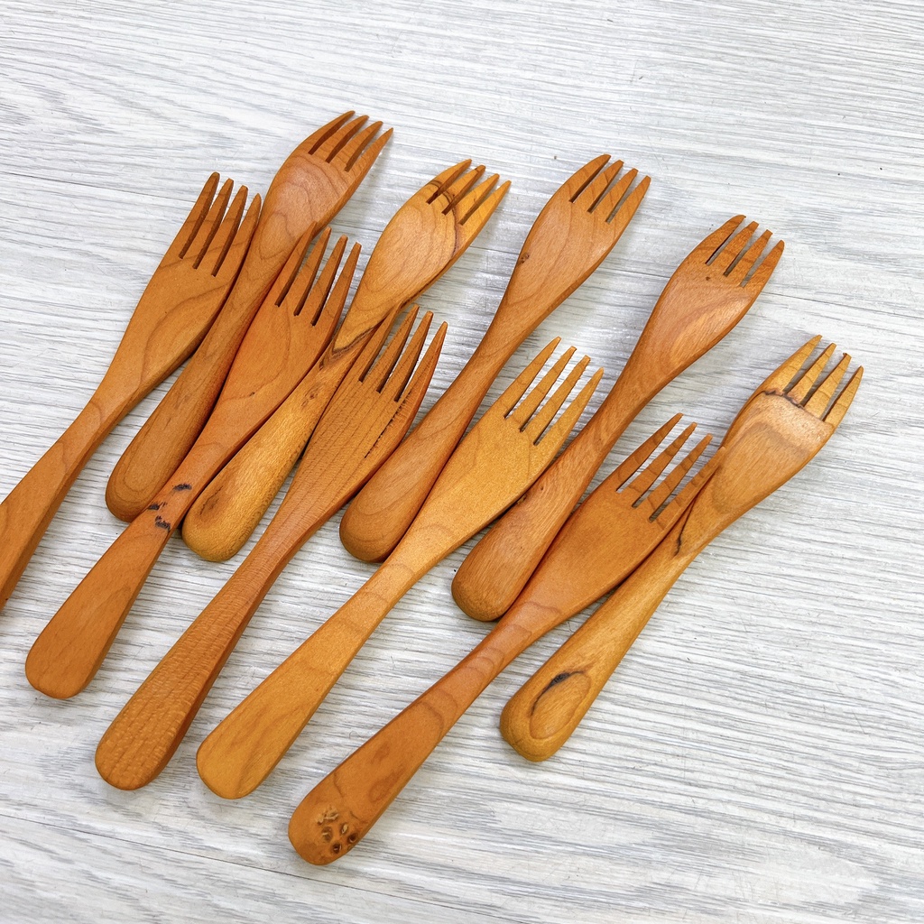 Nĩa gỗ nhỏ ăn trái cây rất xinh 12*3cm sang trọng - sạch sẽ