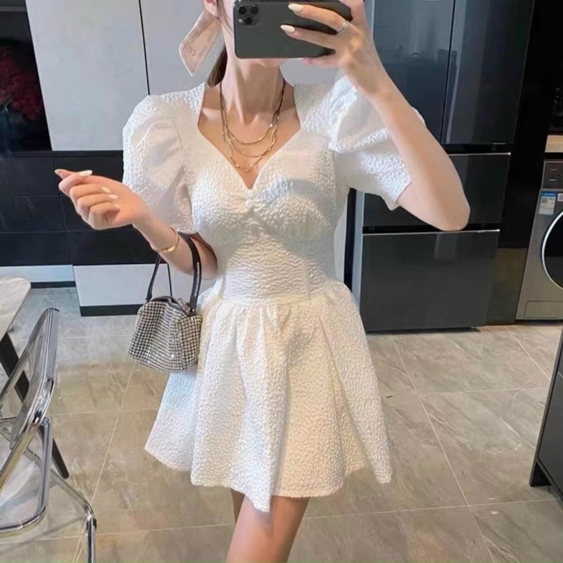 ĐẦM GẤM XỐP CỔ V RÃ NGỰC NÚT BỌC