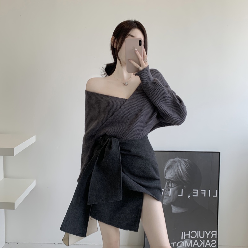 áo len cổ chữ V dài tay + chân váy lưng cao thời trang nữ