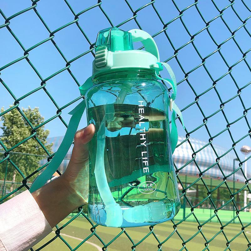 Bình Nước Cỡ Lớn 2000ml Kèm Ống Hút Và Dây Đeo Tiện Dụng