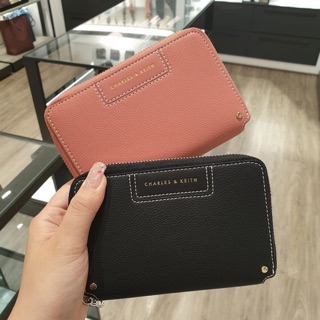 Ví nhỏ cầm tay của Charles & Keith
