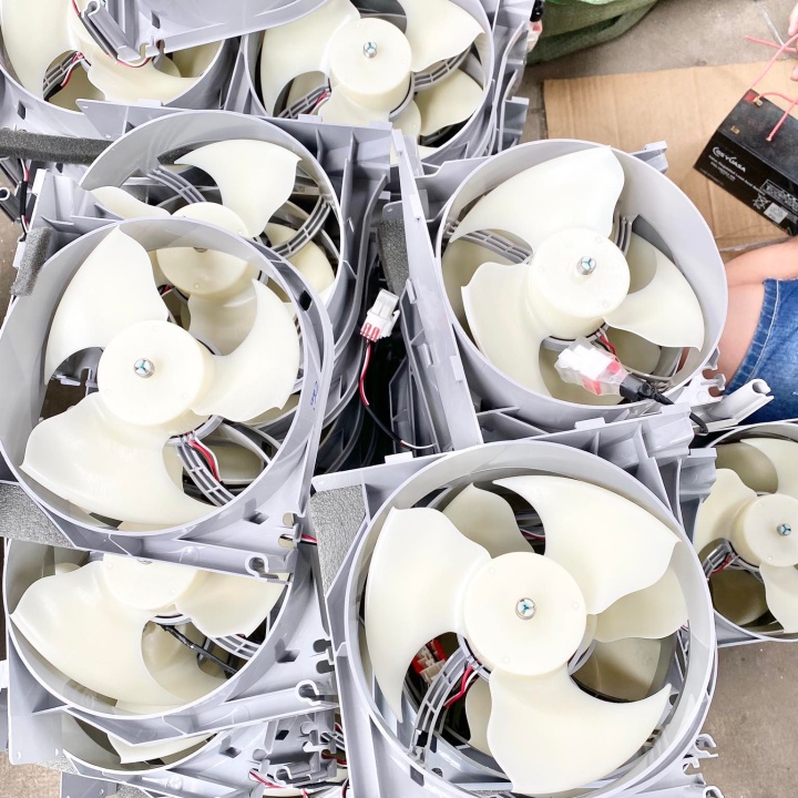 motor quạt không chổi than 12v kích thước 20x20, không hoạt động thanh lý cho người biết sửa chữa hoặc lấy cánh quạt
