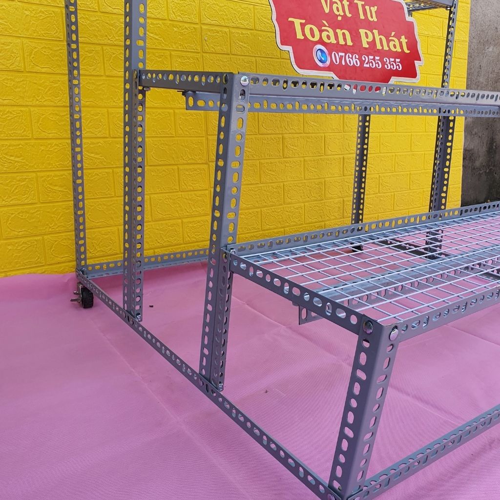 Kệ sắt V lỗ bậc thang 3 bậc khung V3x3cm gắn bánh xe  để cây và hàng hoá