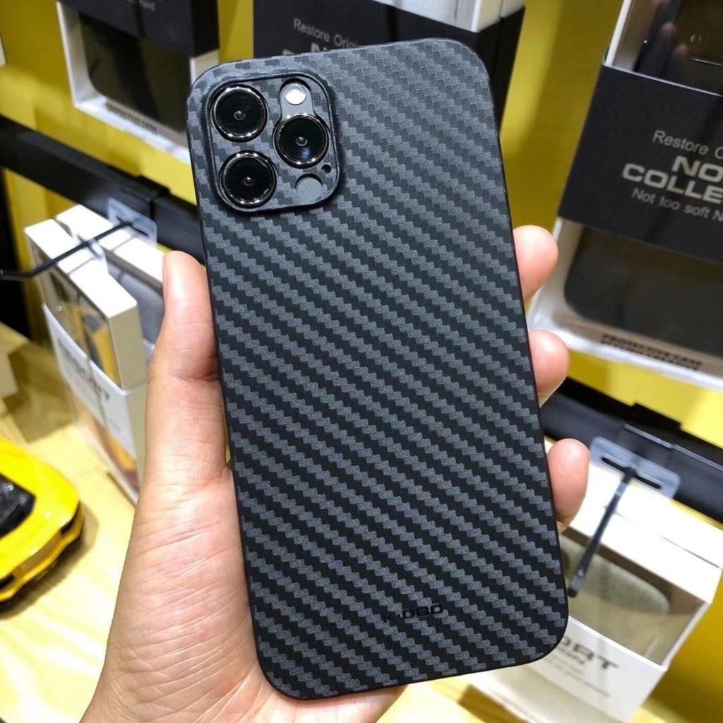Skin dán full viền iPhone vân Carbon sần dễ dán