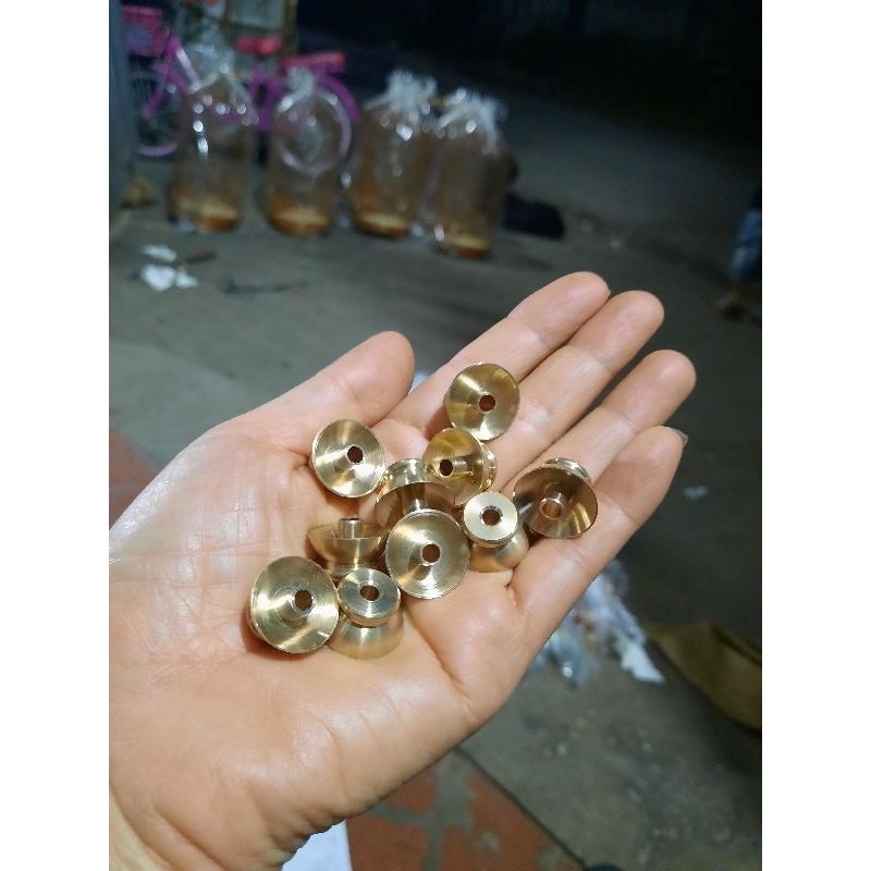 Chén Hứng Dầu Đồng Chống Kiến Gắn Vào Móc Lồng Chim Size To