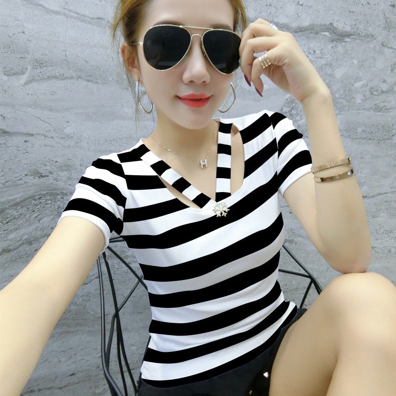 Áo Thun Nữ Ngắn Tay Cổ Chữ V Kẻ Sọc Ngang Thời Trang