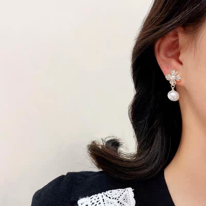 bông tai hình lá 3 cánh phong cách hàn quốc