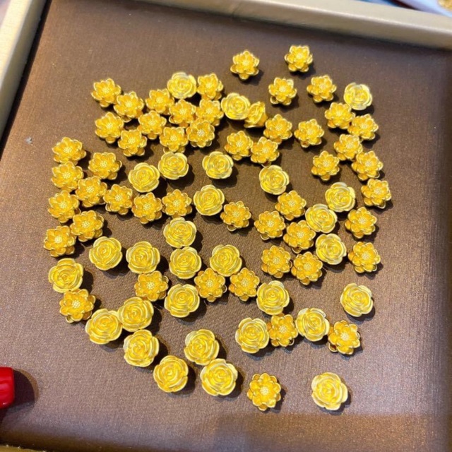 Charm sen vàng 24 cara và hoa Hồng vàng 24 cara mini mix vòng 4-5 li