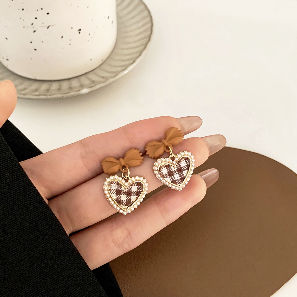 Khuyên tai kẹp không bấm lỗ chốt cố định K028 bằng hợp kim phủ màu hình trái tim sọc caro dáng midi Leous Accessories