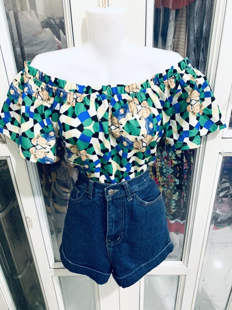 Nhiều mẫu Sét áo rớt vai và short jean nữ