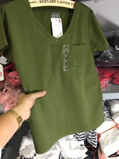 Áo phông cổ tim có túi