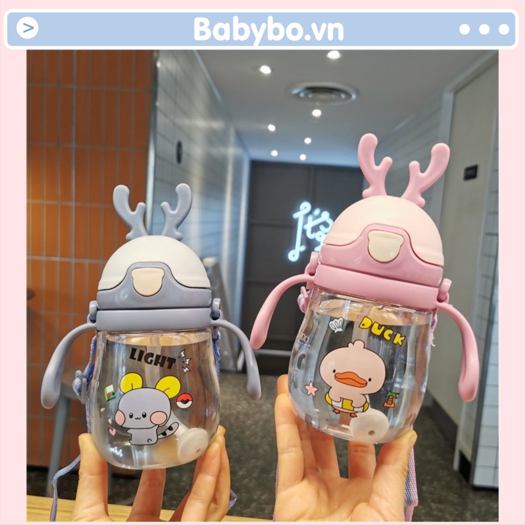 Bình uống nước có tay cầm kèm dây đeo dung tích 300ml hình chú hươu đáng yêu cho bé mang đi học