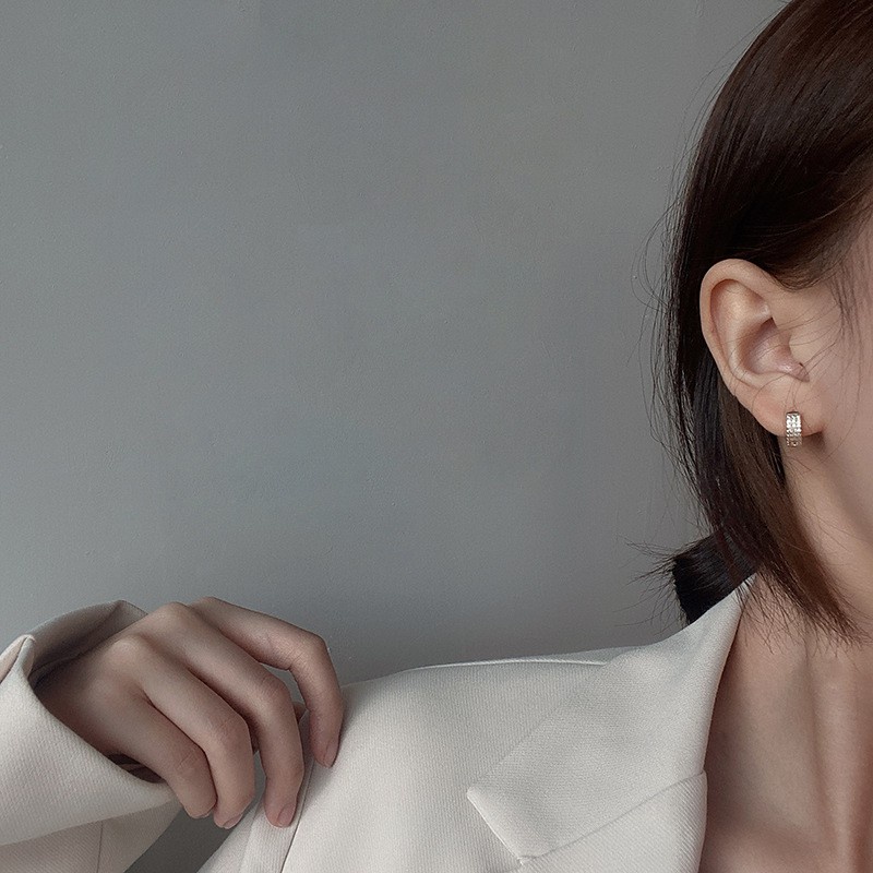 Đôi khuyên tai hình nhẫn đính đá zircon thời trang sang trọng cho nữ