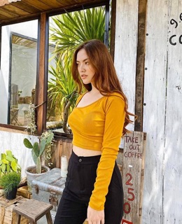 Crop top cổ lệch
