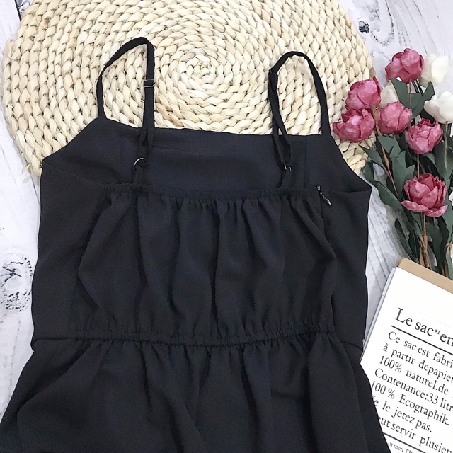 Đầm BamBi dress hai dây màu đen from suông basic vải lụa mịn điểm nhấn hàng nút có chun co giãn và váy có điều chỉnh