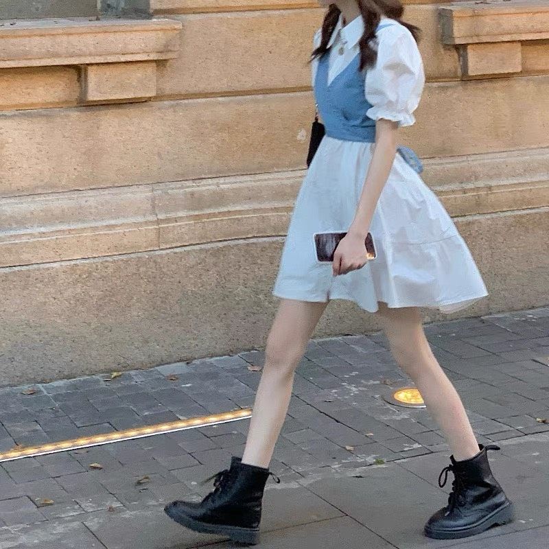 Set váy trắng xòe kèm yếm bò jean thắt nơ sau