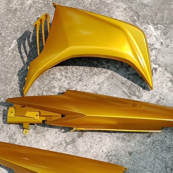 Sơn Samurai màu vàng candy Y016 chính hãng, sơn xịt phủ dàn áo xe máy chịu nhiệt, chống nứt nẻ, kháng xăng