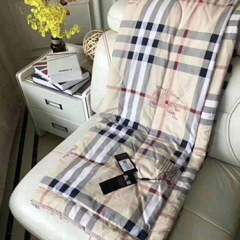 Chăn Burberry mềm mại nhẹ êm