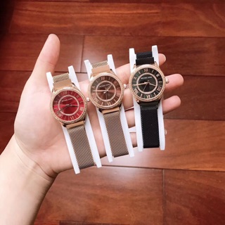 Đồng hồ dây lưới nút hít nam châm