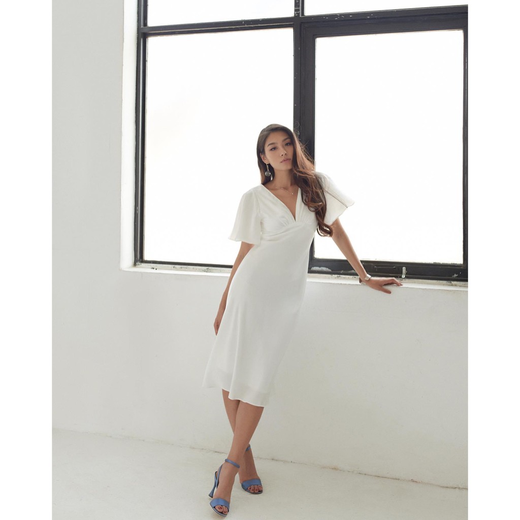 [Mã FASHIONMALLT4 giảm 15% đơn 150k] Popbirdy-Đầm Lụa Cổ V Tay Xòe