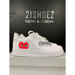 Giày sneaker trắng custom trái tim