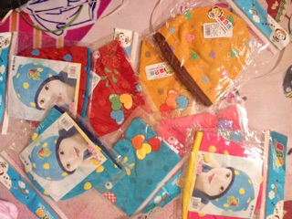 Set mũ và khăn yếm cotton dày dặn cho bé