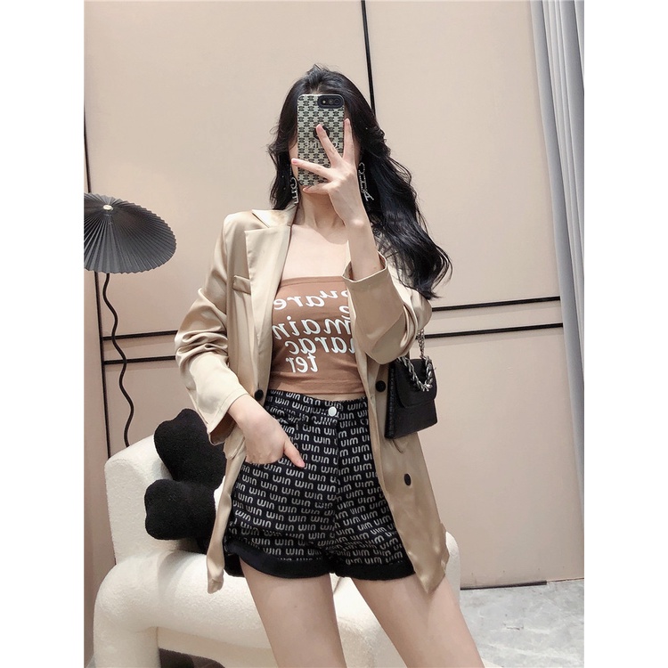 Bộ đồ ba món áo ống croptop ôm body in chữ nâu + khoác tay dài blazer vest cài nút + quần short ngắn đen lưng cao rộng