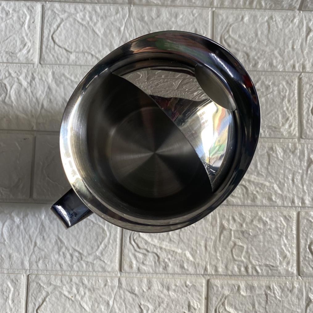 Ca inox 304 có miêng rót, không nắp.  Dùng được bếp từ. Nấu nước và giữ ấm.  Dung tích 1.5 - 2.0 lít