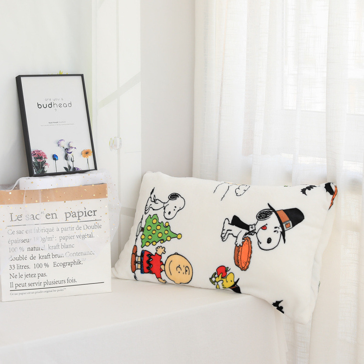 Chăn Bông Giữ Ấm Họa Tiết Hoạt Hình Snoopy Dễ Thương