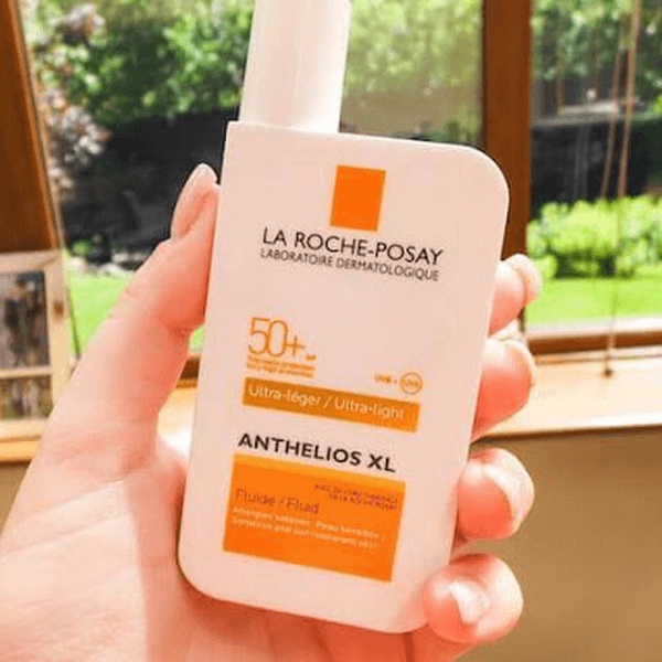 Kem chống nắng La Roche Posay Anthelios Invisible Fluid SPF 50+ 50ml dạng sữa lỏng nhẹ không nhờn rít | BigBuy360 - bigbuy360.vn