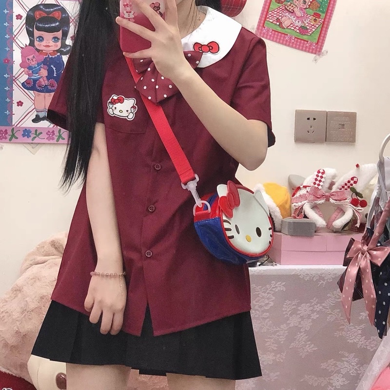áo sơ mi đỏ tía thêu logo hello kitty