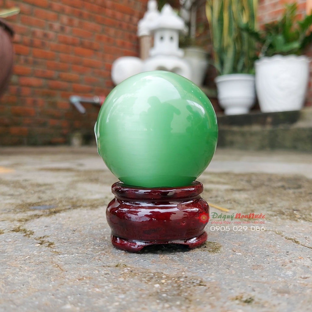 Quả cầu đá mắt mèo màu xanh lá