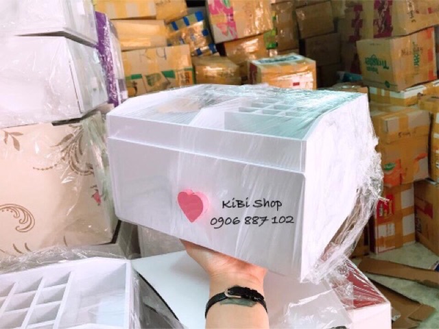 Kệ mỹ phẩm trắng mini 25cm núm tim