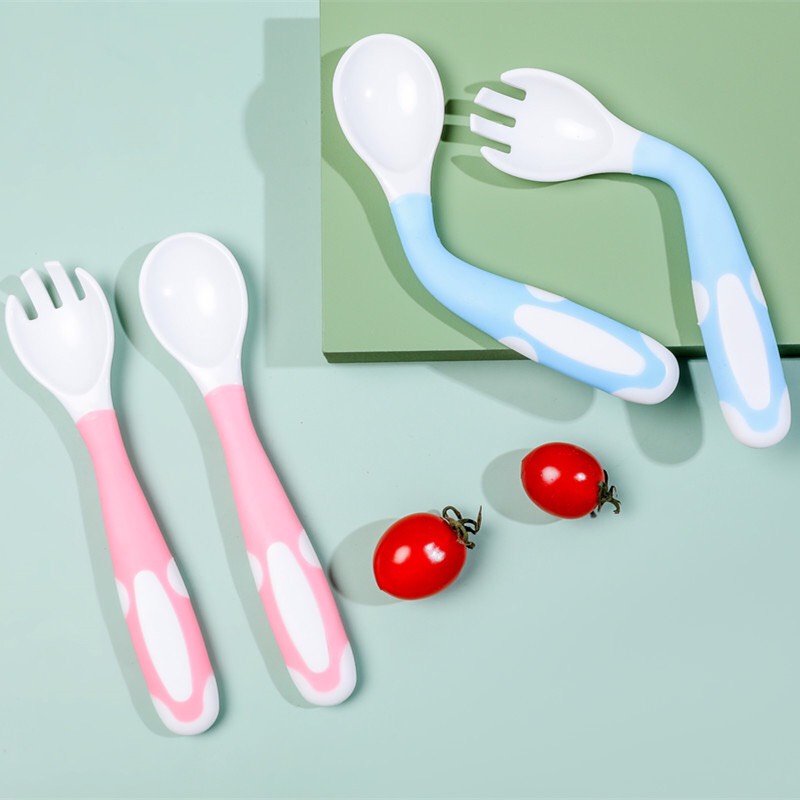 Bộ muỗng nĩa uốn cong hỗ trợ tập xúc cho bé