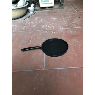 Chảo màu đen làm bánh xèo