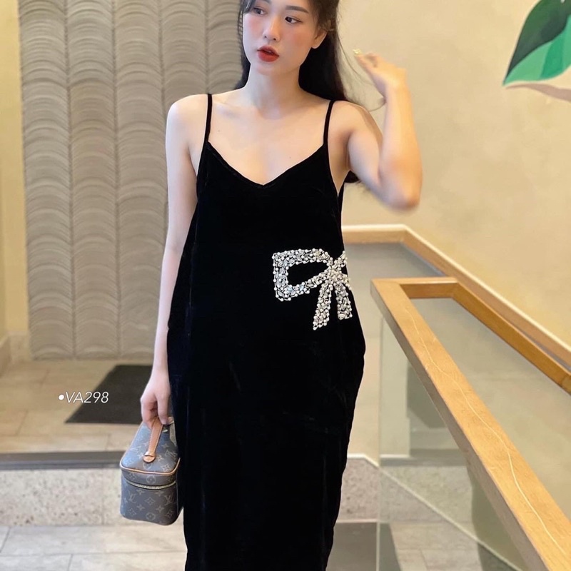 Đầm nhung 2 dây đính nơ eo