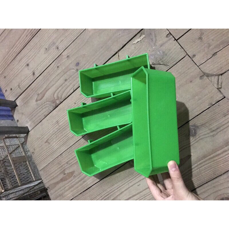 Máng cóng bồ câu đại 8x20 cho chim và gà ăn uống chất liệu nhựa cứng có cài
